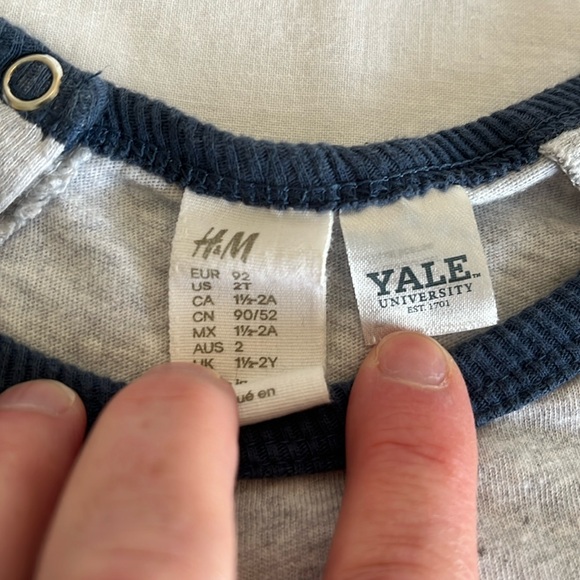 2T H&M, Yale University athletic bundle - Picture 3 of 5